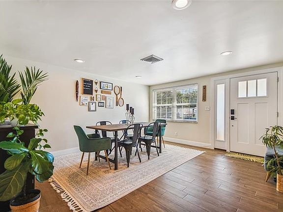 3rd image of 125 55th Ave NE