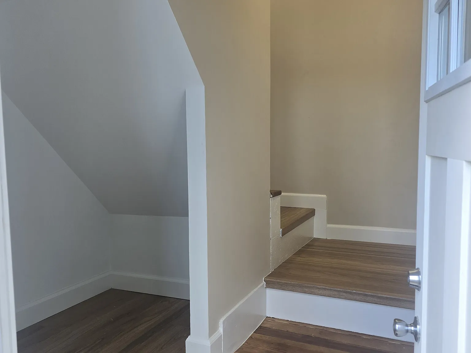 2 bed, 1000 sqft, $2,300 — Photo 3