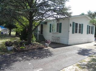 9 Eagle Dr, Whiting, NJ 08759