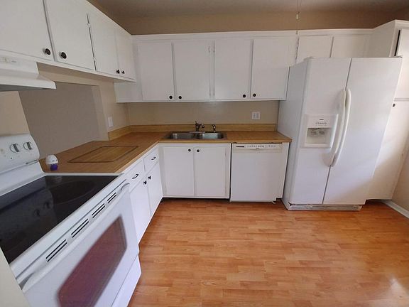3rd image of 125 Lake Olive Dr