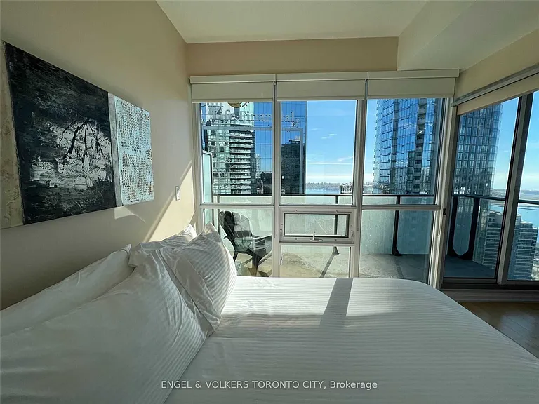 55 Bremner Blvd #3910 — Photo 14