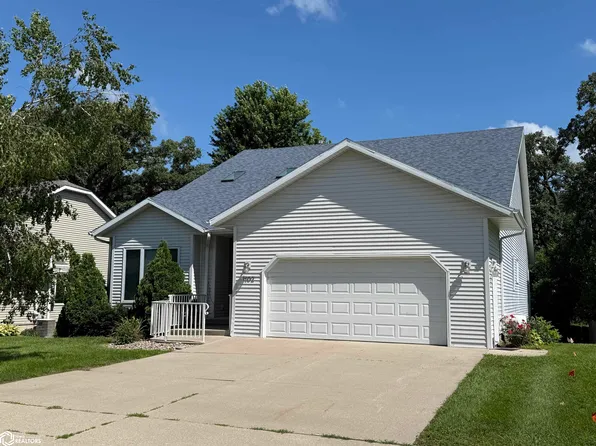 1102 S 12th Ave W, Newton, IA 50208