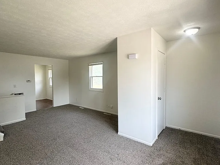 4874 Robin Dr — Photo 2