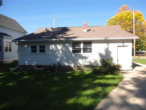 2nd image of 811 Nicolet Blvd