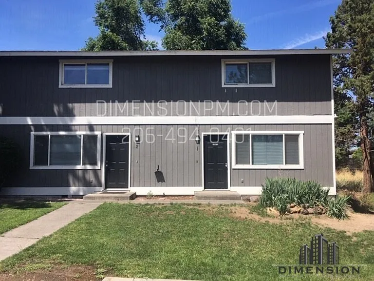 532 SW Rimrock Way — Photo 4