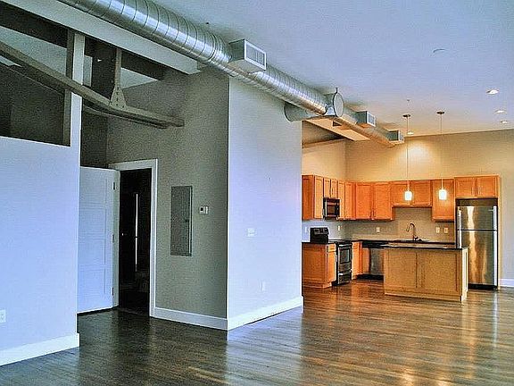 3rd image of 14 E Washington St Unit 6A
