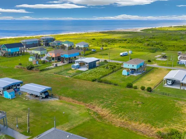 1704 Catfish Ln, Crystal Beach, TX 77650