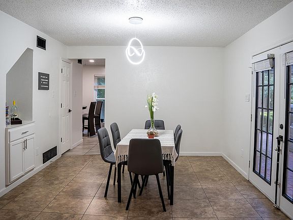 3rd image of 4709 Las Palmas Ct