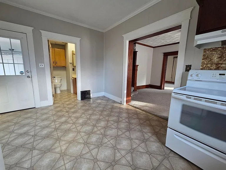 200 E Walnut St — Photo 4