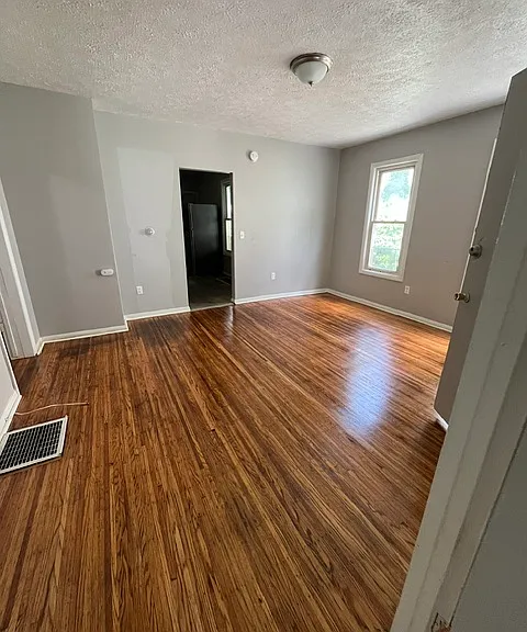 56 Cady St — Photo 4