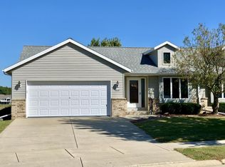 1674 Nature Trl, Hartford, WI 53027