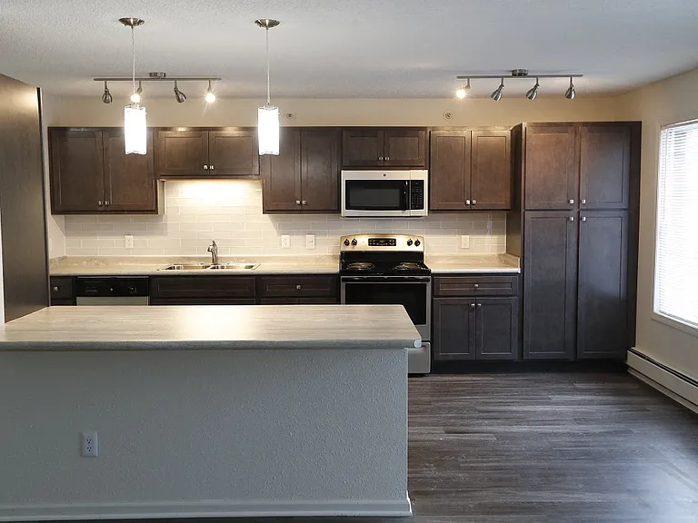 The Woodlands of Minnetonka Apartments — Photo 10
