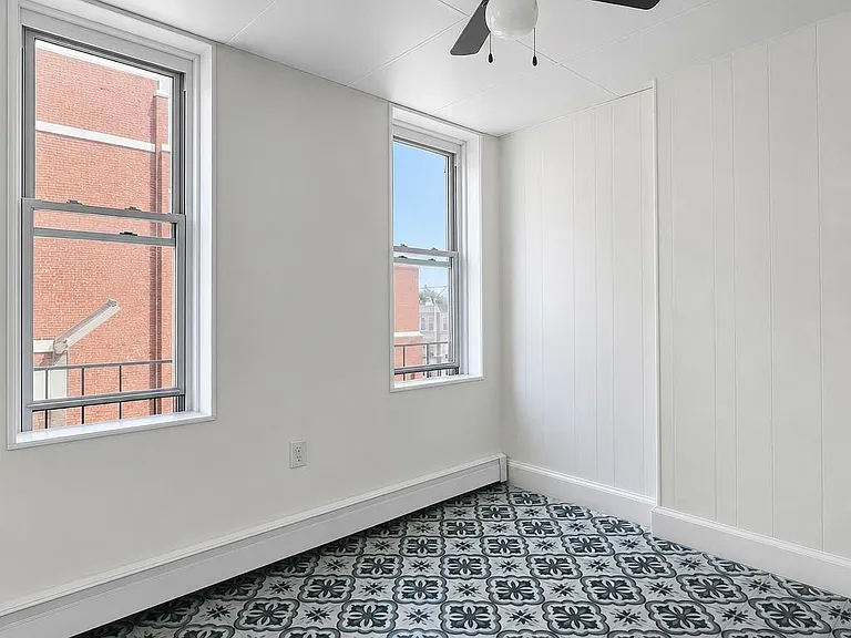 671 Montgomery St #4 — Photo 8