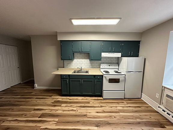 2nd image of 104 N Main St