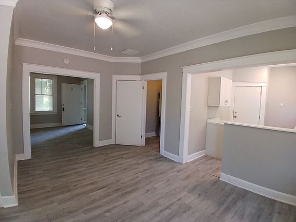 3rd image of 525 N Waldran Blvd APT 3