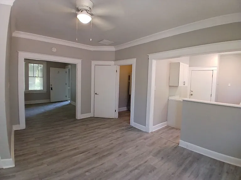 525 N Waldran Blvd #3 — Photo 3