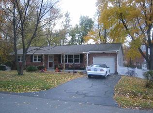 8 Shady Ln, East Greenbush, NY 12061