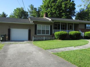 116 Hillcrest Dr, Crossville, TN 38555