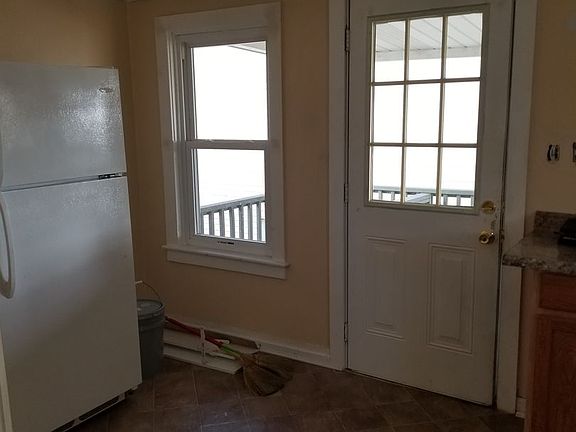 4th image of 224 W North St #B