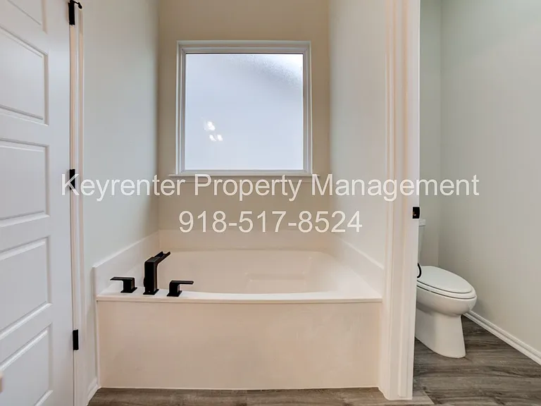 706 W 54th St — Photo 19