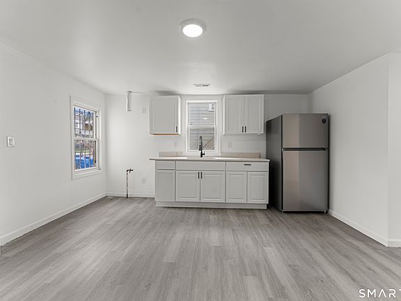 5th image of 383 Harral Avenue