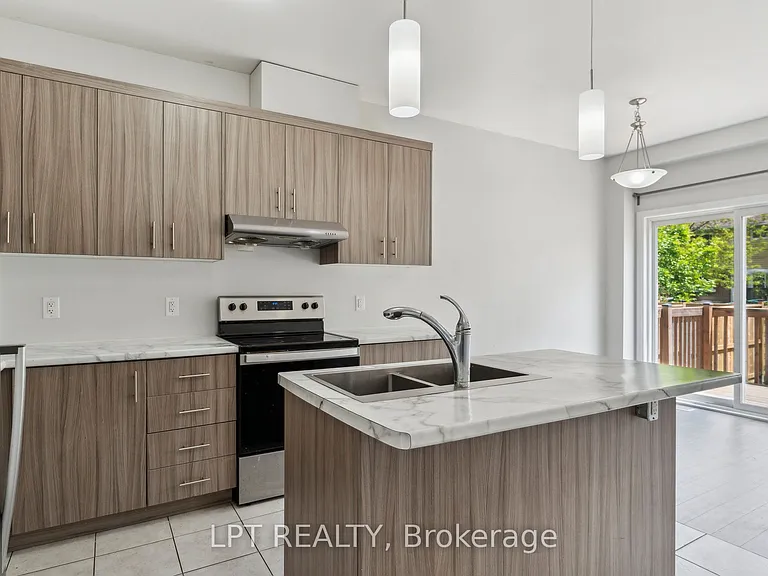 217 Louise St — Photo 11