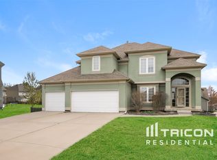 1252 SW Summit Crossing Cir, Lees Summit, MO 64081