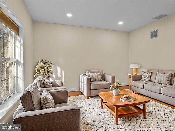 5th image of 2528 Walnut Leaf Ln