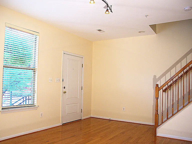 855 E Lombard St — Photo 10
