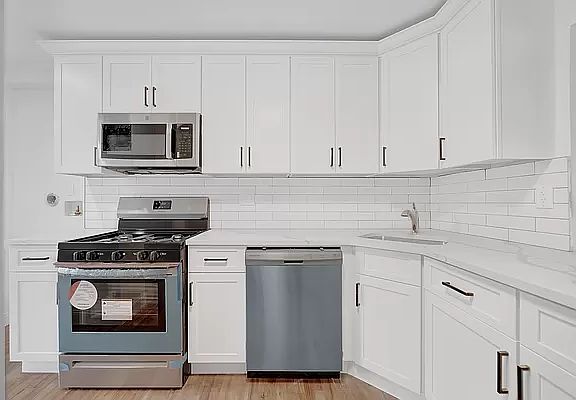 2nd image of 1022 E 81st St