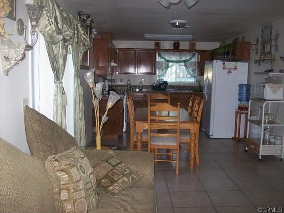 4th image of 1538 E Sandison St