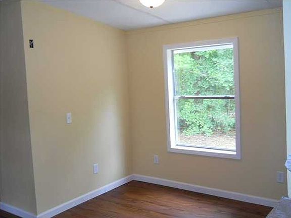 4th image of 2095 Gladway Dr