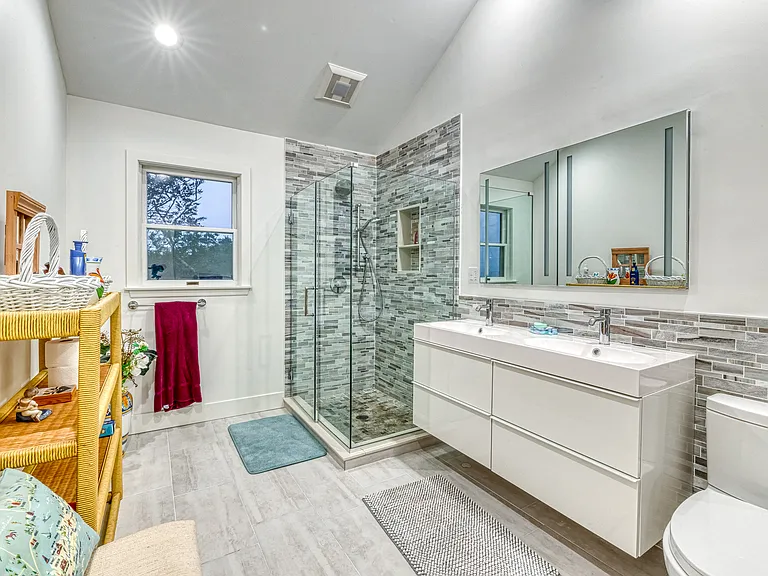 2430 Dignans Rd — Photo 19