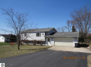 954 Marge Anne Dr, Traverse City, MI 49685