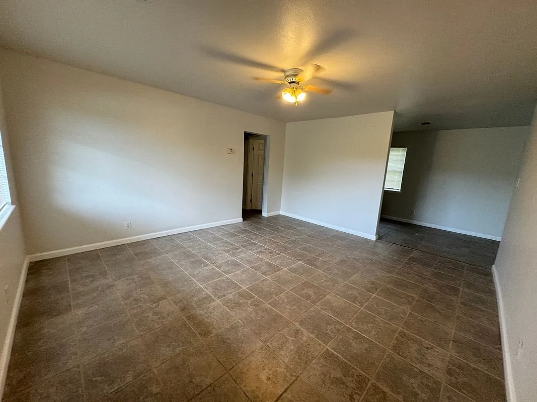 2 bed, 1.0 bath, 930 sqft, $1,395 — Photo 1