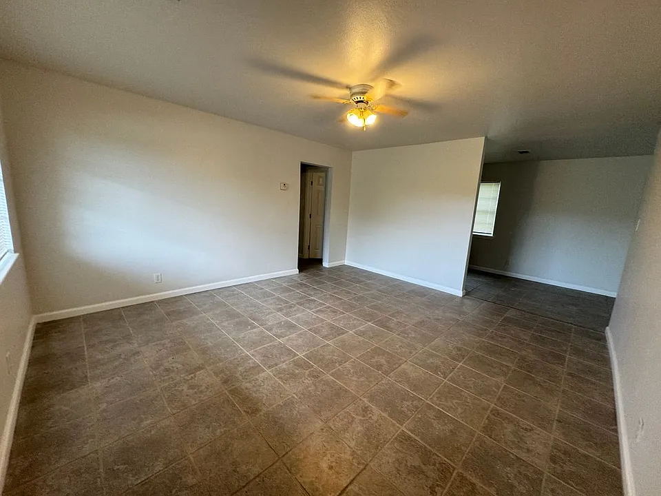 6710 Fairwood Rd