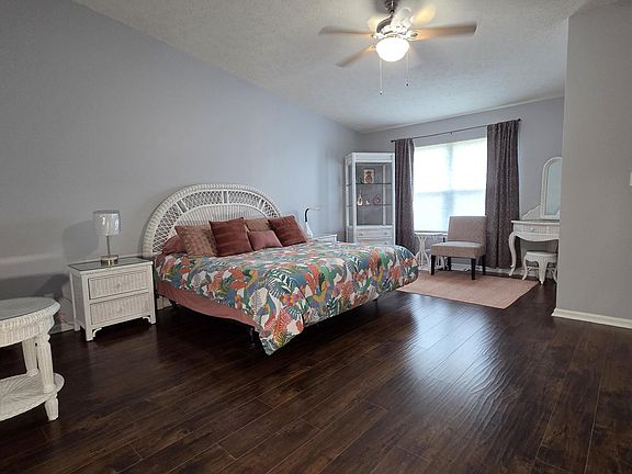 5th image of 210 Grand Island Blvd