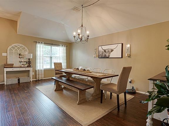 5th image of 305 Lakefront Dr