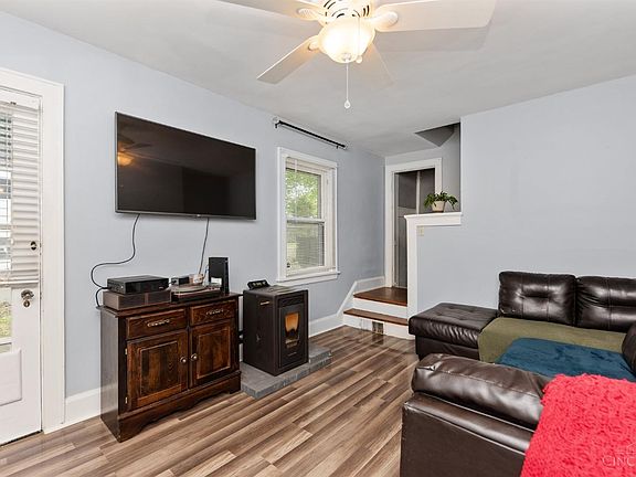 3rd image of 5847 Wyatt Ave
