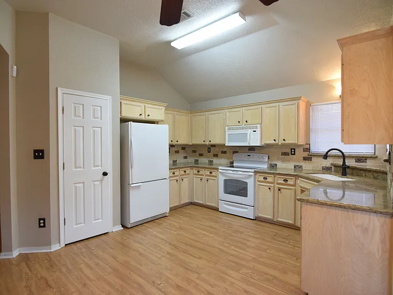 5301 Williams Dr — Photo 5