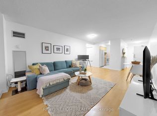 2100 John St #216, Markham, ON L3T7S6