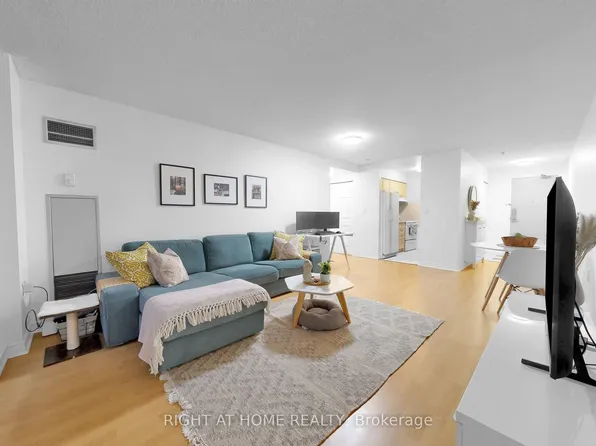 2100 John St #216, Markham, ON L3T 7S6