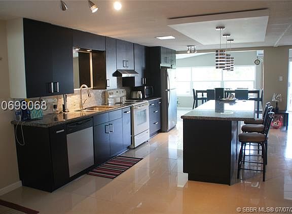 3rd image of 5587 Lakeshore Dr