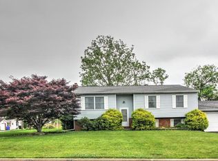 996 Manor Dr, Harrisburg, PA 17113