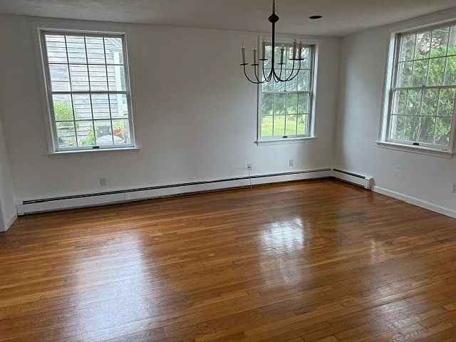3 bed, 2.0 bath, 2350 sqft, $3,975 — Photo 4