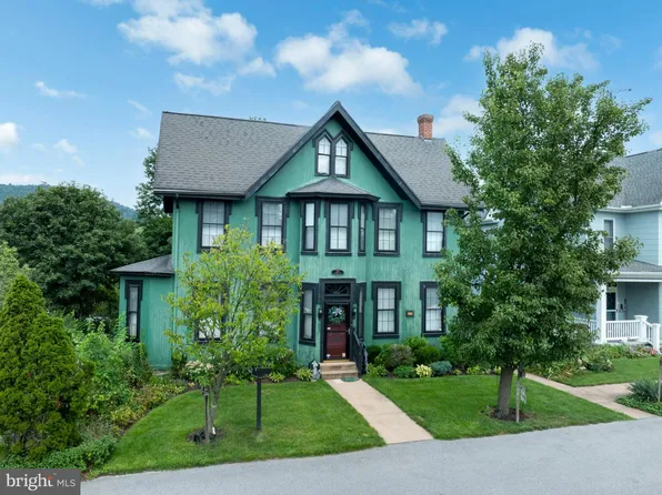 223 W Curtin St, Bellefonte, PA 16823
