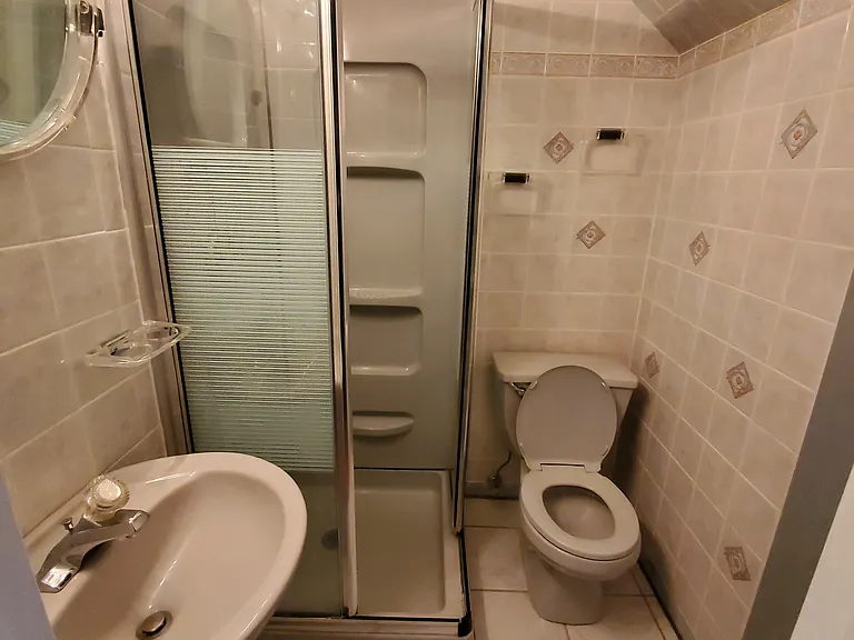 462 Victoria St #2 — Photo 8