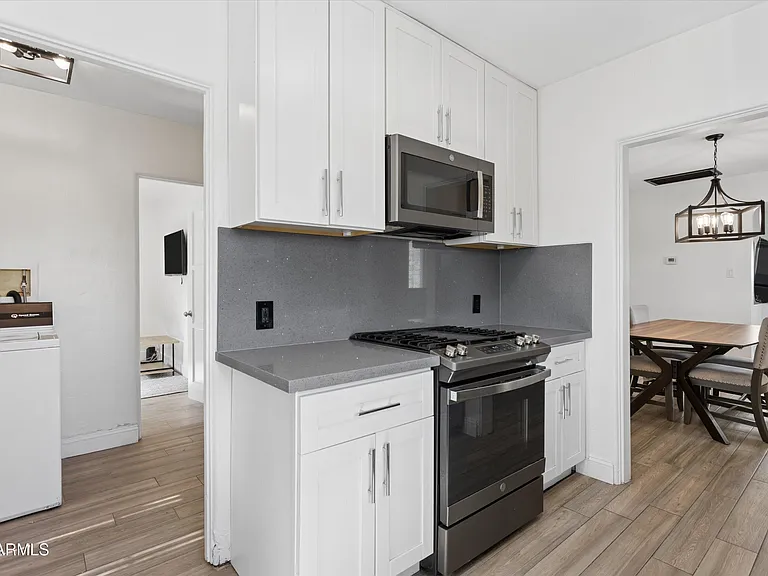 926 W Moreland St — Photo 10