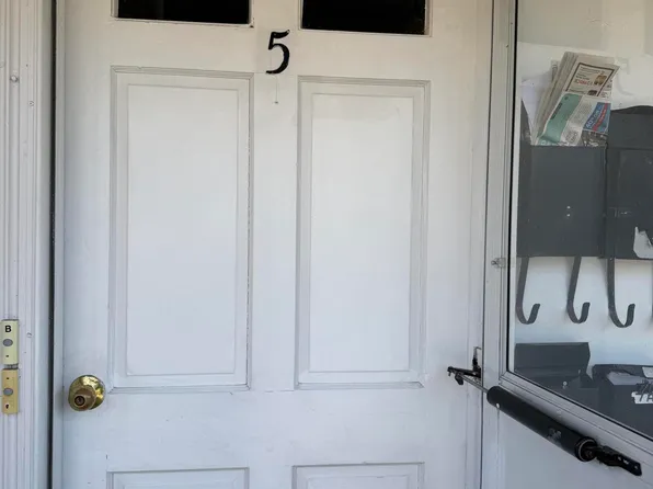 5B Juniper Ln #B, Eatontown, NJ 07724