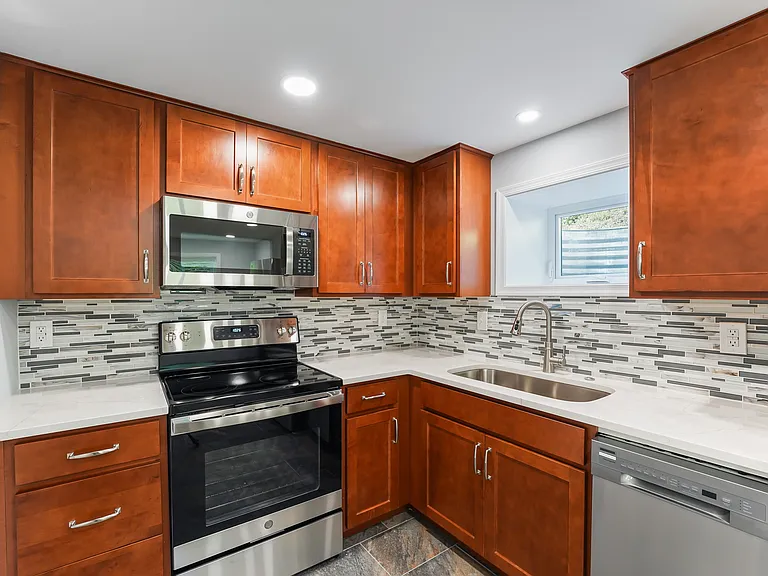 425 E Maple St #2 — Photo 1